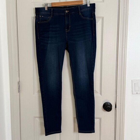 Curve Appeal Jeans Womens 12/31 Blue Comfort Waist Hi Rise Stretch Denim Casual - Picture 1 of 13